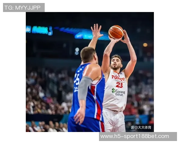 申京赛后与约基奇亲密互动展现友谊与尊重的瞬间 申京赛后与约基奇亲密互动展现友谊与尊重的瞬间