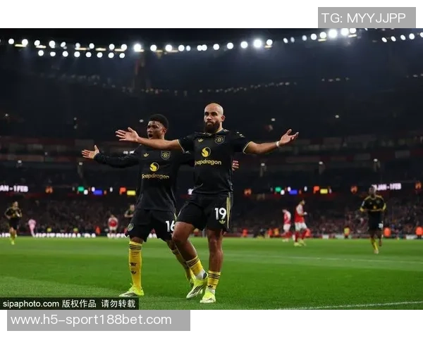 阿森纳庆祝本怀特28岁生日球员为球队贡献163场6球12助